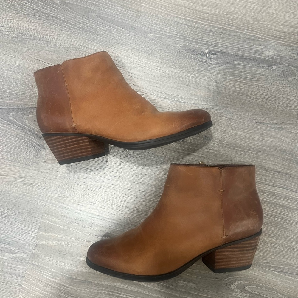 Clark’s Women's Tan Ankle Boots